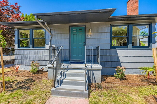 Building Photo - 821 NE Holman St