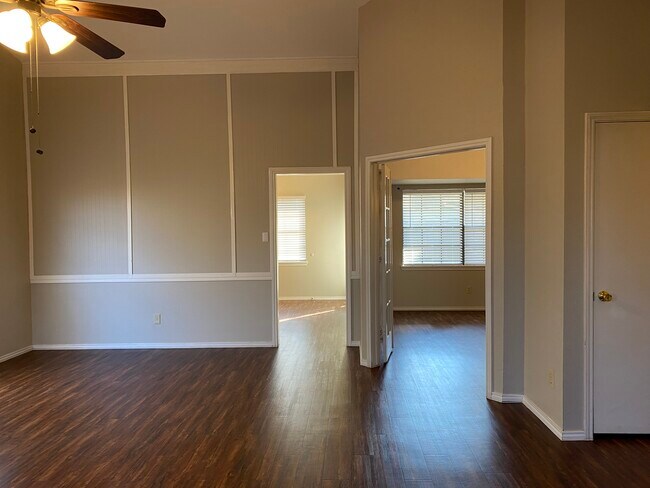 Photo - 2813 Oxford Ln House