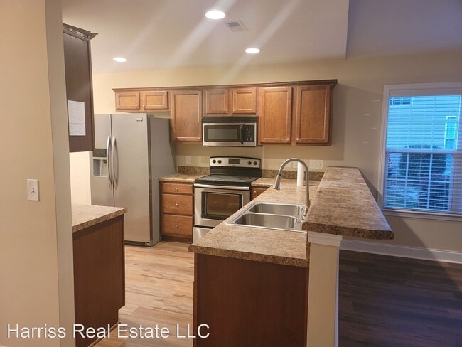 Building Photo - 3 br, 2 bath House - 2017 Willow Creek Lane