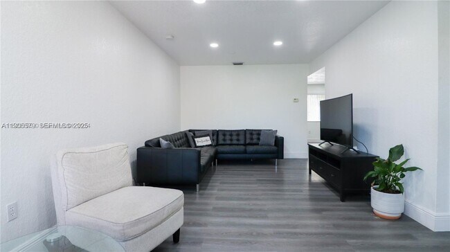 Foto del edificio - 15330 SW 134th Pl