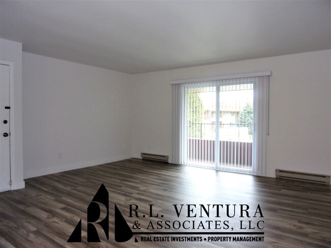 Building Photo - 3601 Saint Andrews Ct