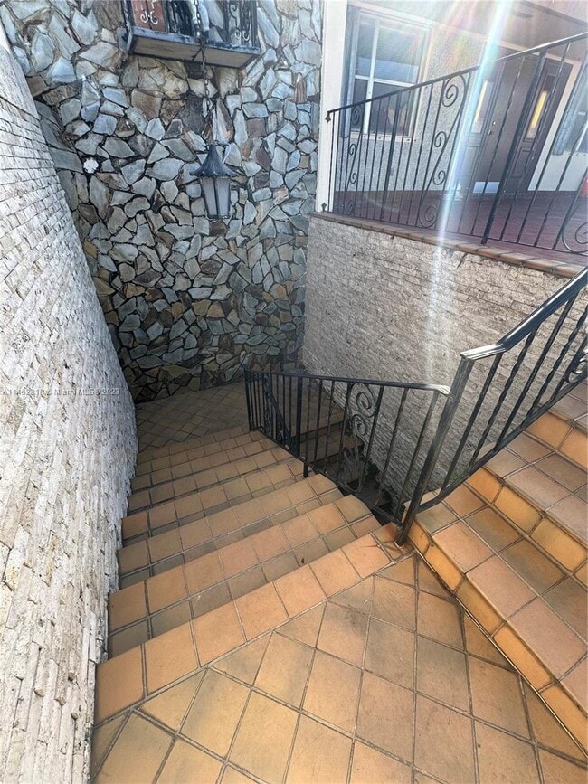 Building Photo - 2120 Collins Ct
