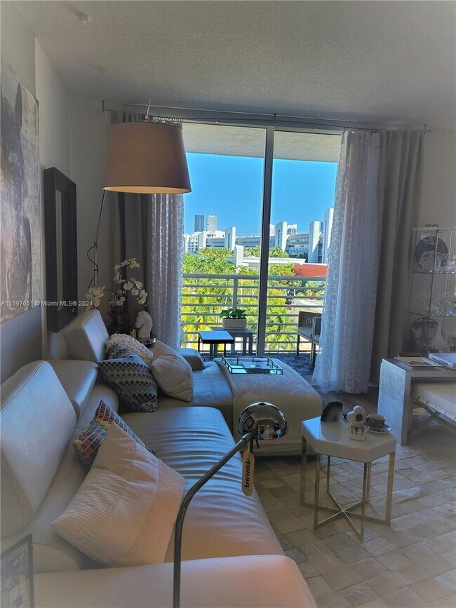 Foto del edificio - 18800 NE 29th Ave