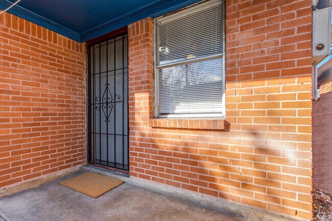Building Photo - 4816 Cruse Rd