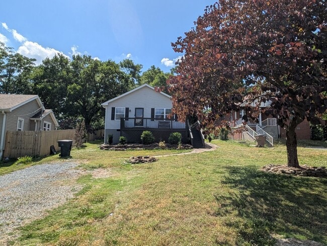 Building Photo - Sylvan Park Stunner