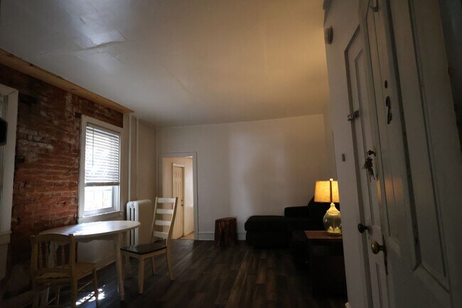 Foto del edificio - 224 W Chestnut St