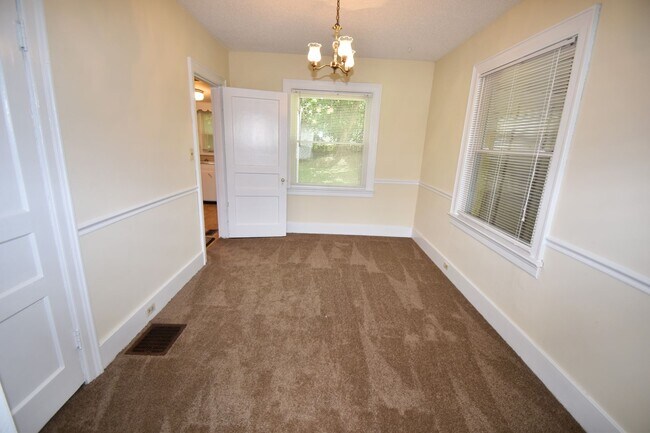 Foto del edificio - Large 2 Bedroom Home For Rent Near Madison Street!