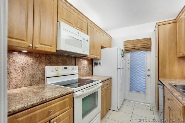 Building Photo - 3401 Spanish Trail N