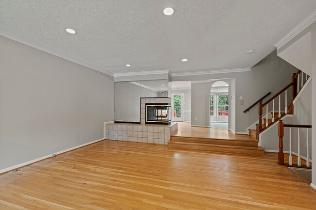 Building Photo - 7 Willwood Ct