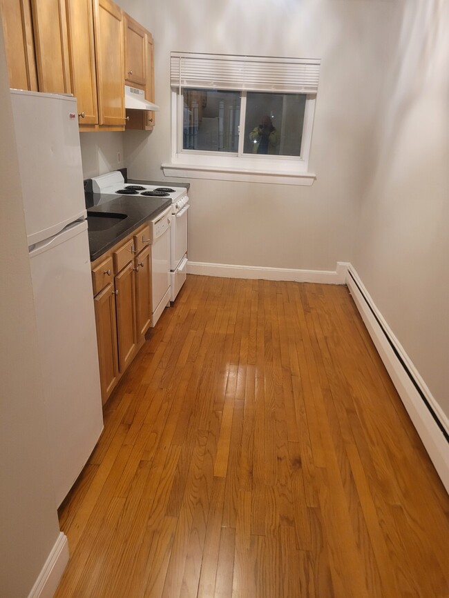 Building Photo - 144 Hemenway St