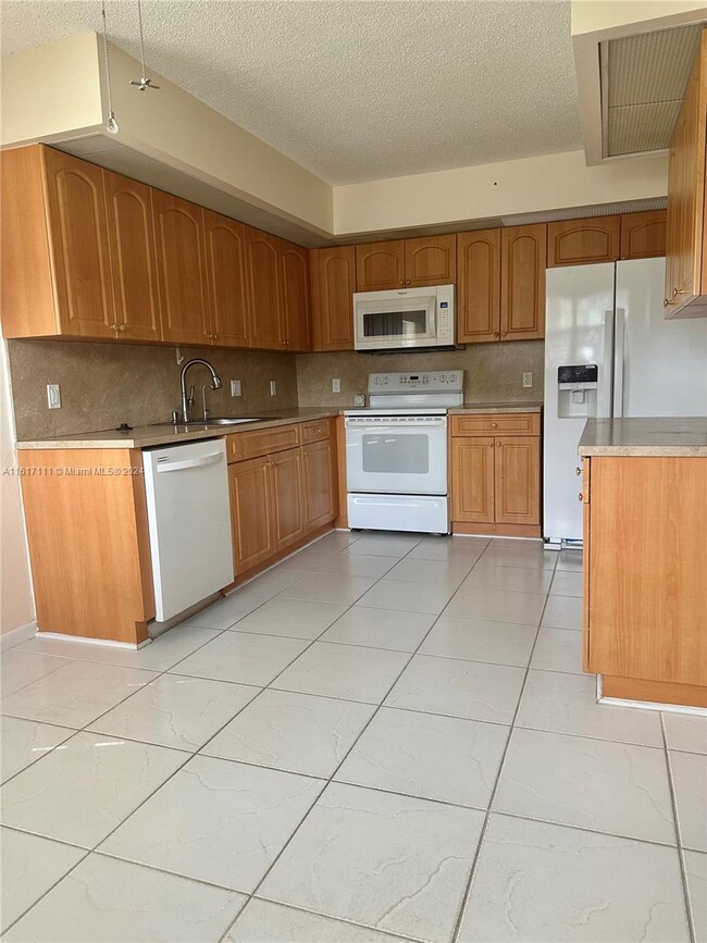 Building Photo - 12950 SW 7th Ct