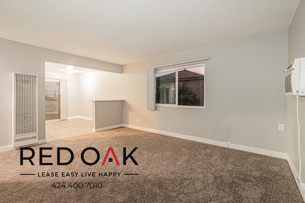 Foto principal - 690 S Riverside Ave