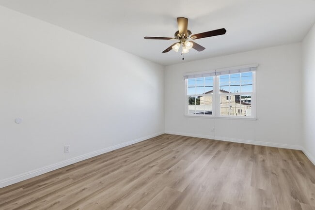 Building Photo - 6633 S Crenshaw Blvd