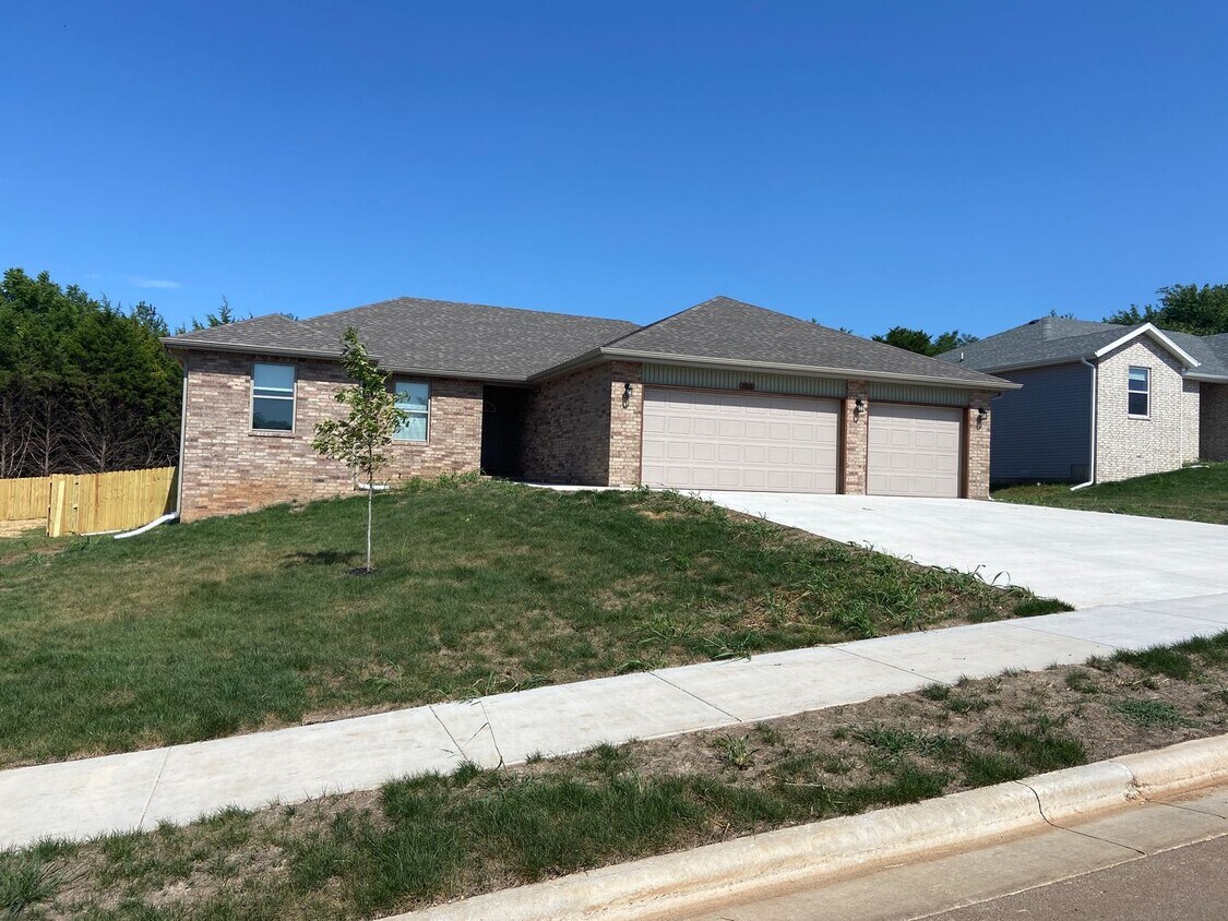 Foto principal - Brand New Home!!