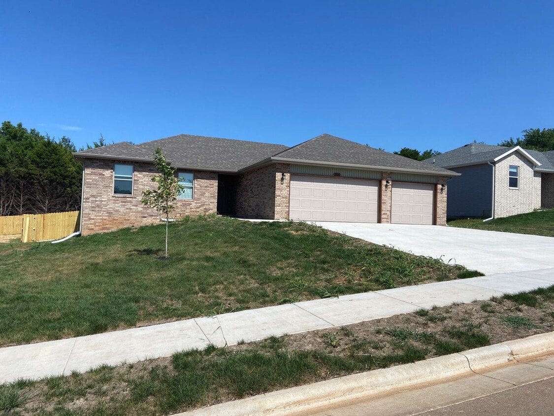 Primary Photo - Brand New Home!!