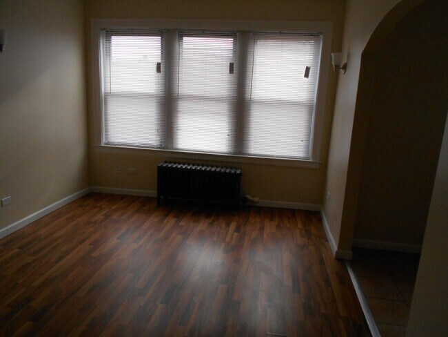 Building Photo - 1712 W Estes Ave