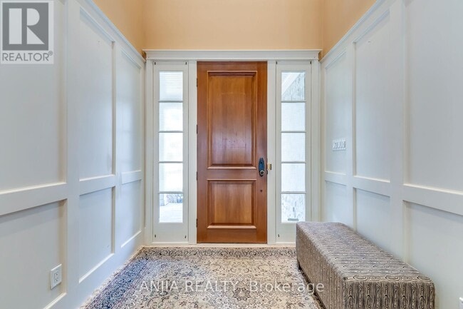 Photo du bâtiment - 376 Lakeshore Rd W