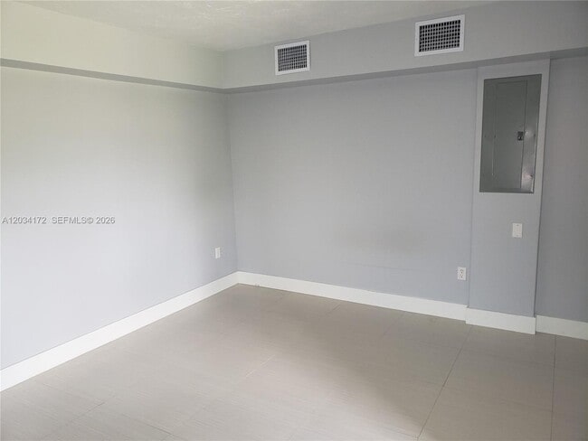 Building Photo - 15250 SW 154th Ave
