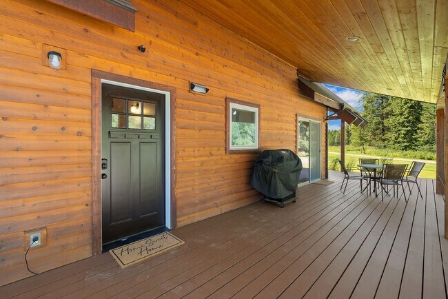 Foto del edificio - Luxury A-Frame Cabin in Columbia Falls — N...