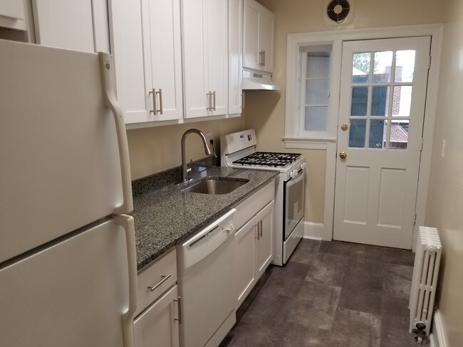 Cocina recientemente renovada - 2705 Mt Vernon Ave
