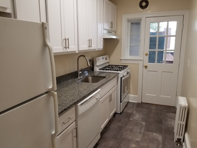 Newly renovated kitchen - 2705 Mt Vernon Ave