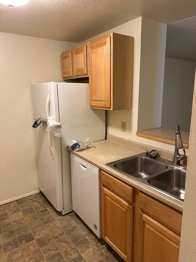 Building Photo - 3 bed/ 2 bath condo in Lynnwood!