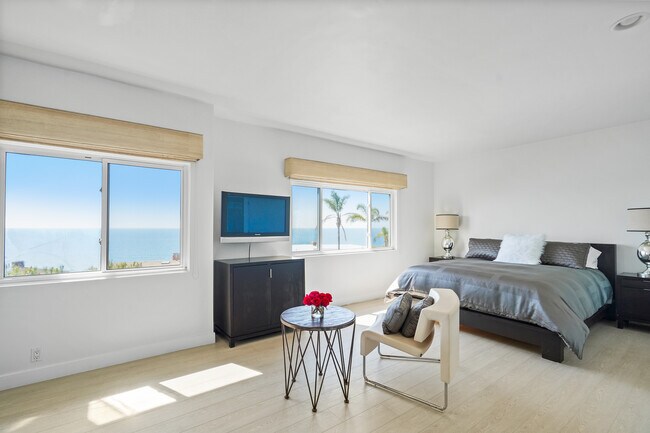 Foto del edificio - 18101 Coastline Dr