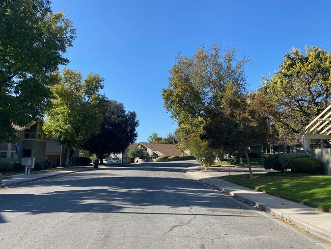 Foto del edificio - Beautiful upgraded condo in Thousand Oaks!