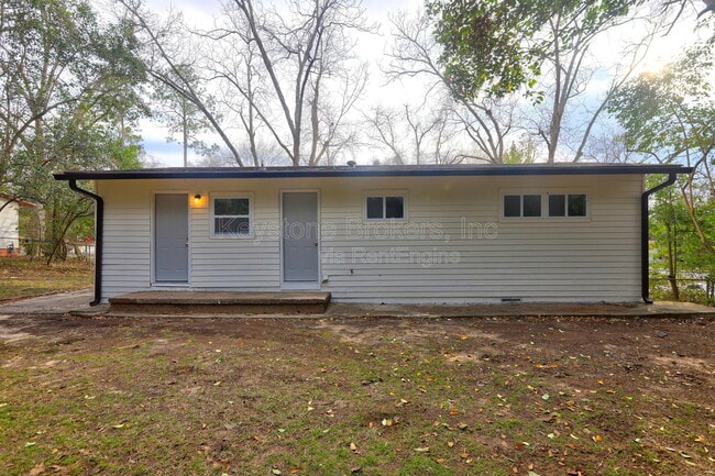 Building Photo - 2477 Thrasher Ave