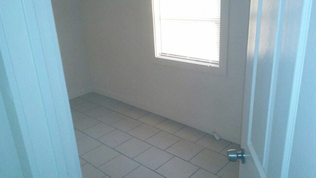 Foto del edificio - 1610 N Lewis Pl