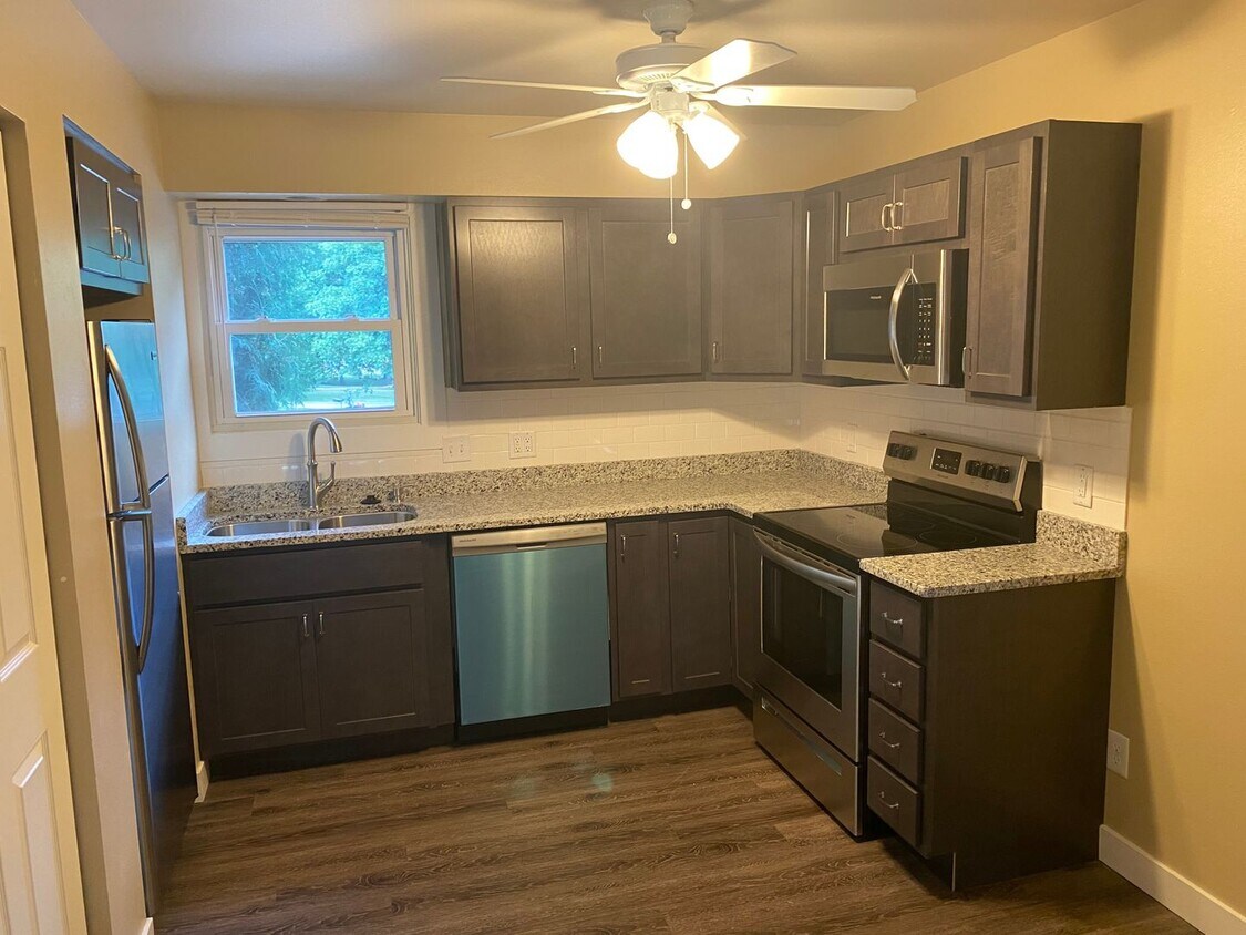 Foto principal - In-unit laundry, minutes from Madison and ...