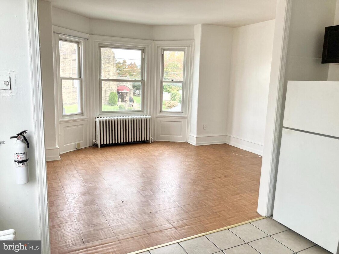 Primary Photo - 540 E Allegheny Ave