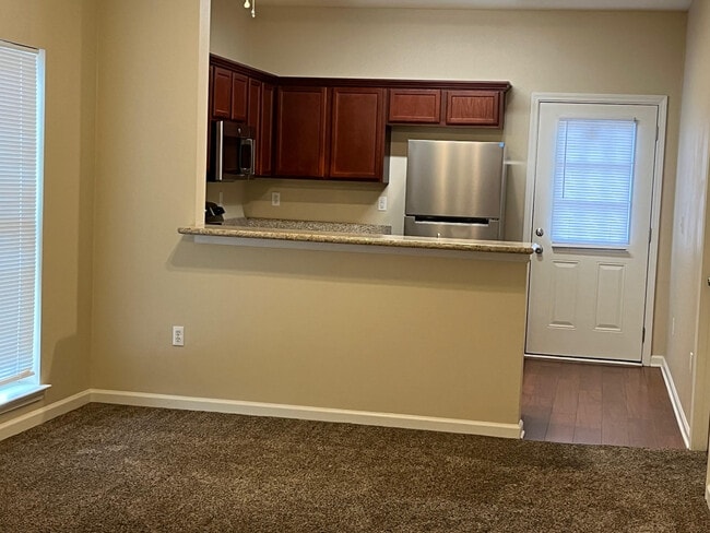 Building Photo - 285 Bella Sera Ln