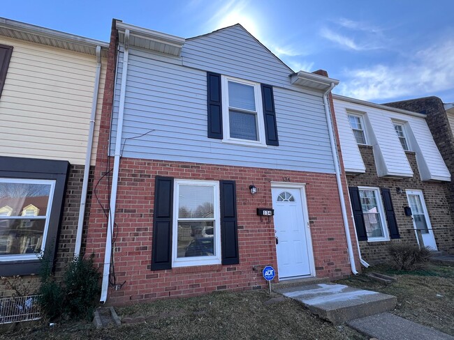 Building Photo - CLOSE TO CENTRAL PARK - FREDERICKSBURG