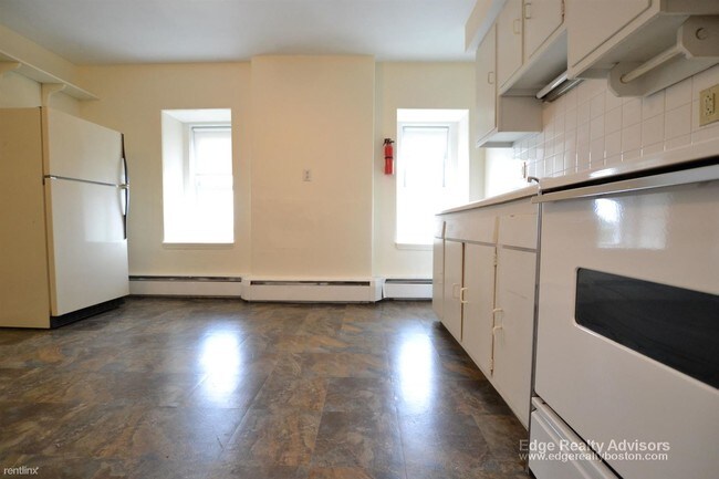 Building Photo - 1 br, 1 bath  - 130 Emerson St