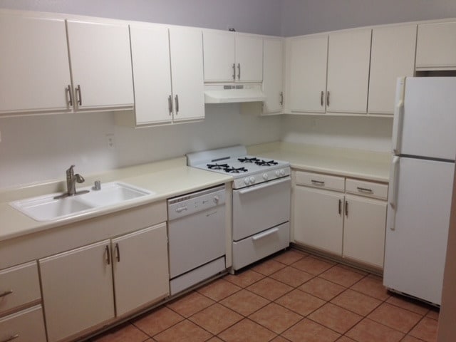 2 Bed 2 Bath (Unit 201) - 350 N Oakhurst Dr