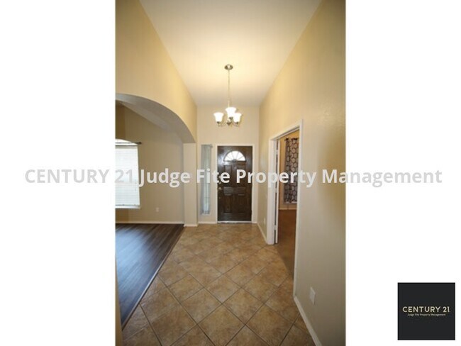 Building Photo - Lovely 4/2/2 in S. Arlington For Rent!