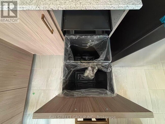 Building Photo - 127 Azure Dr