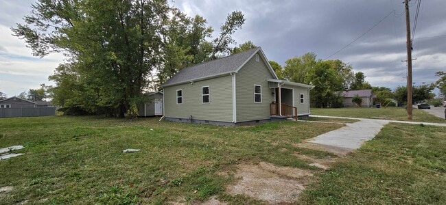Building Photo - 611 E Spruce St