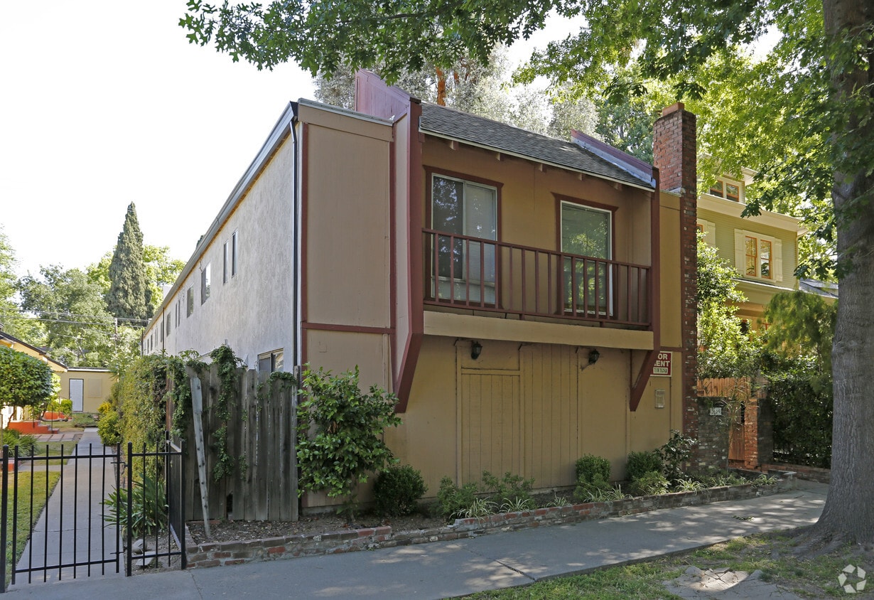 Building Photo - 2619 E St