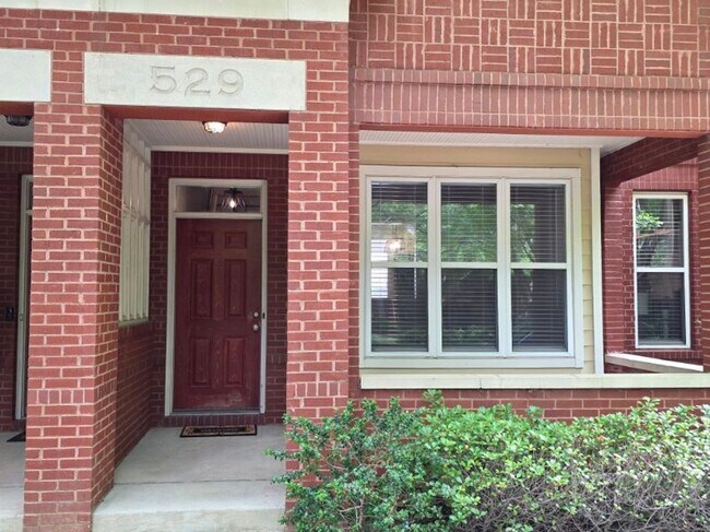 Foto del edificio - 2 Bedroom/2.5 Bathroom Townhome in First W...