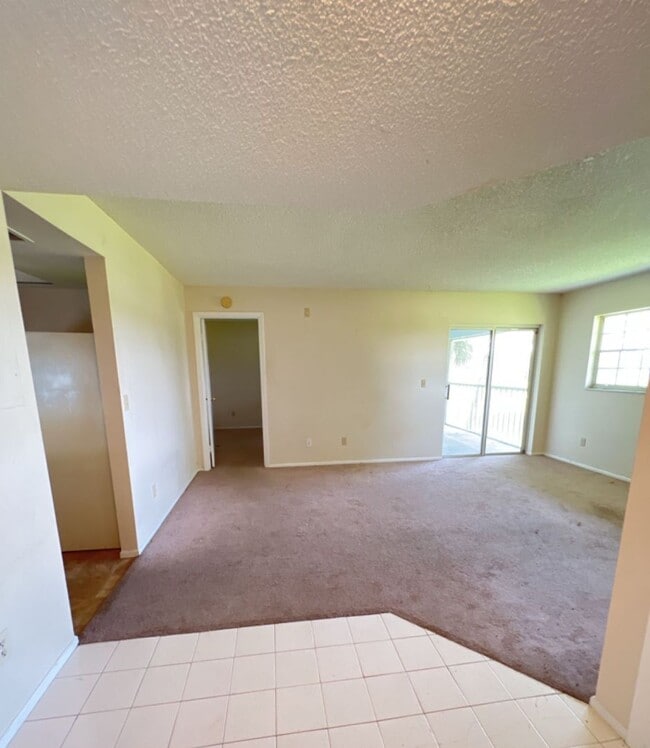 Building Photo - 2/2 Upstairs Silver Downs Condo in Silver ...