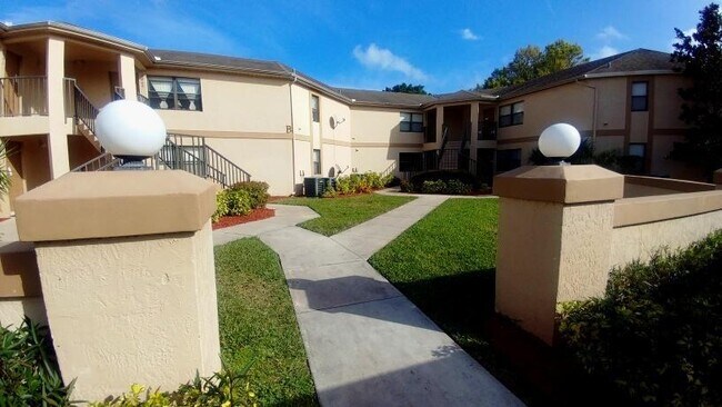 Building Photo - 2601 Heathcote Dr