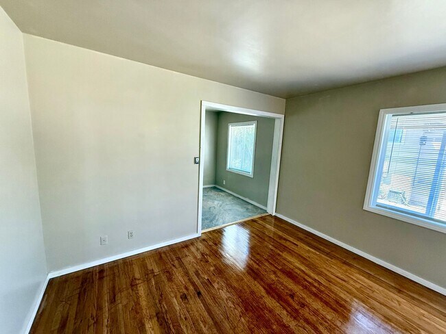 Building Photo - Prater Properties 2