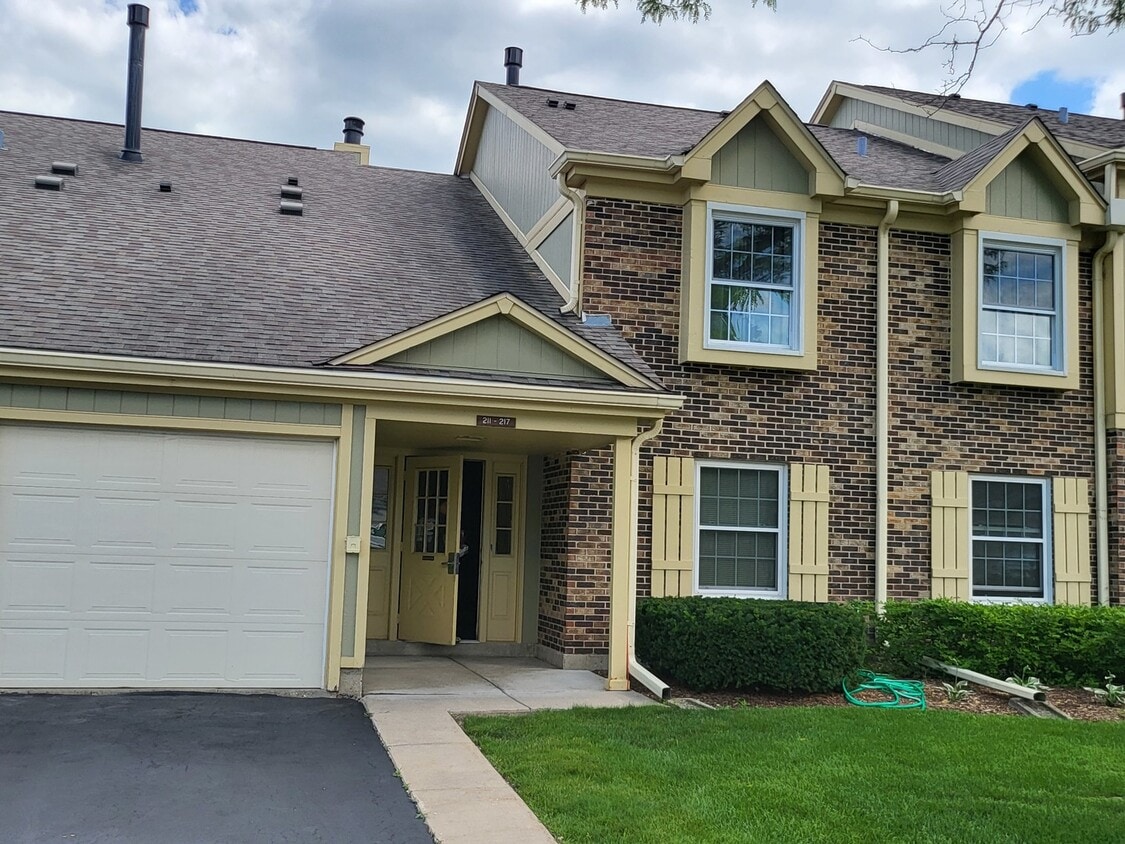 215 Thornapple Ct, Buffalo Grove, IL 60089 Townhome Rentals in
