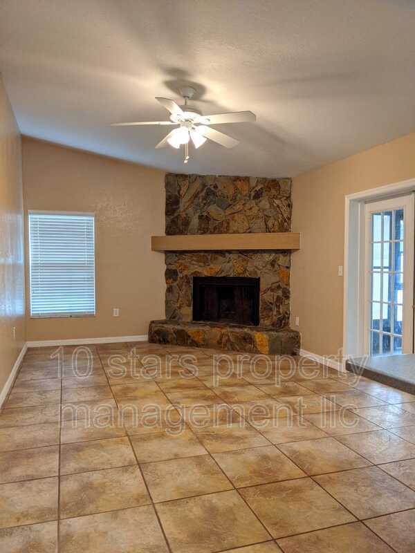 Foto del edificio - 6891 Circle Creek Dr