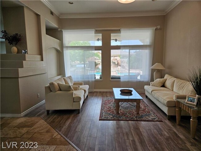 Foto del edificio - Luxury Estate of 1-Story Home