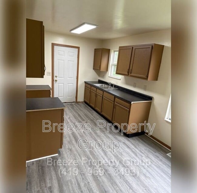 Building Photo - 2808 Benford Ln