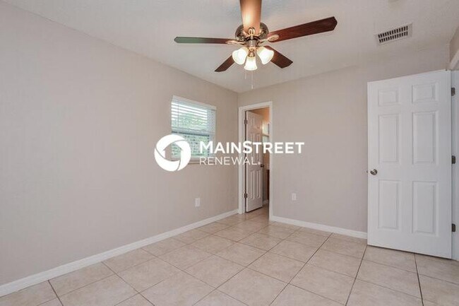 Foto del edificio - 4 Bedroom Pet-Friendly Home in DeLand, FL with Main Street Renewal