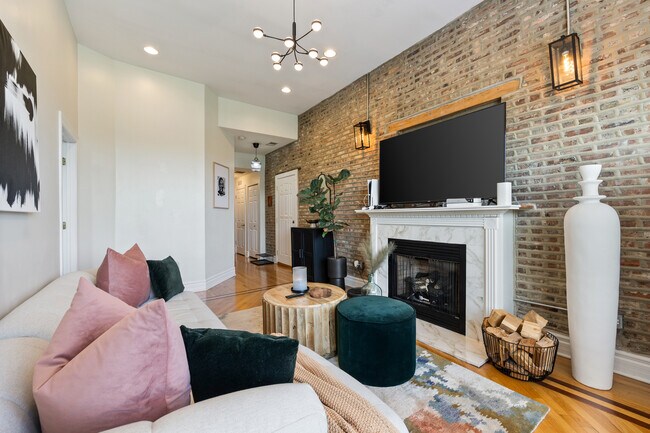Foto del edificio - 4902 S Forrestville Ave